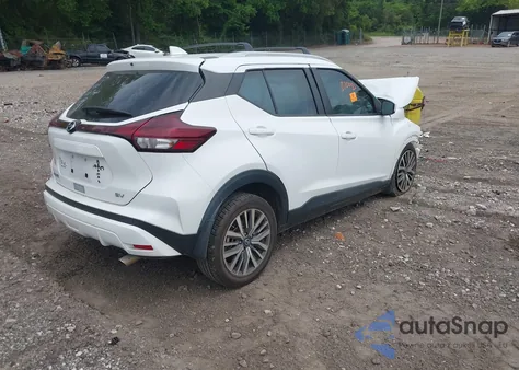 2021 Nissan Kicks Sv Xtronic Cvt z USA, uszkodzony, nr VIN 3N1CP5CV4ML557339